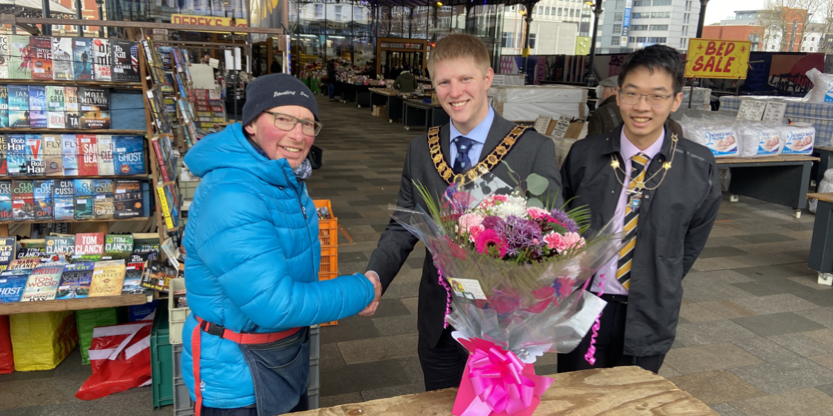 Book trader shaking hands with Mayor of Preston Book trader shaking hands with Mayor of Preston